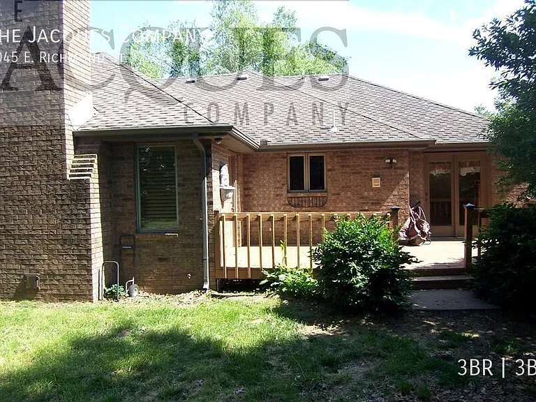 2045 E Richmond St — Photo 20