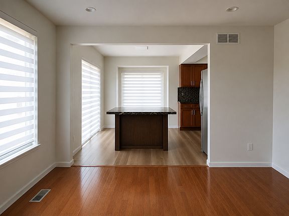 3rd image of 3539 Chippendale Dr