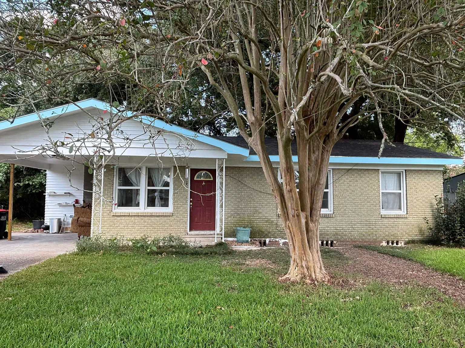 3 bed, 1.5 bath, 1137 sqft, $1,400 — Photo 1