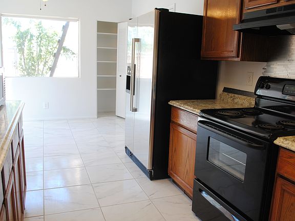 5th image of 2121 N Villas Ln