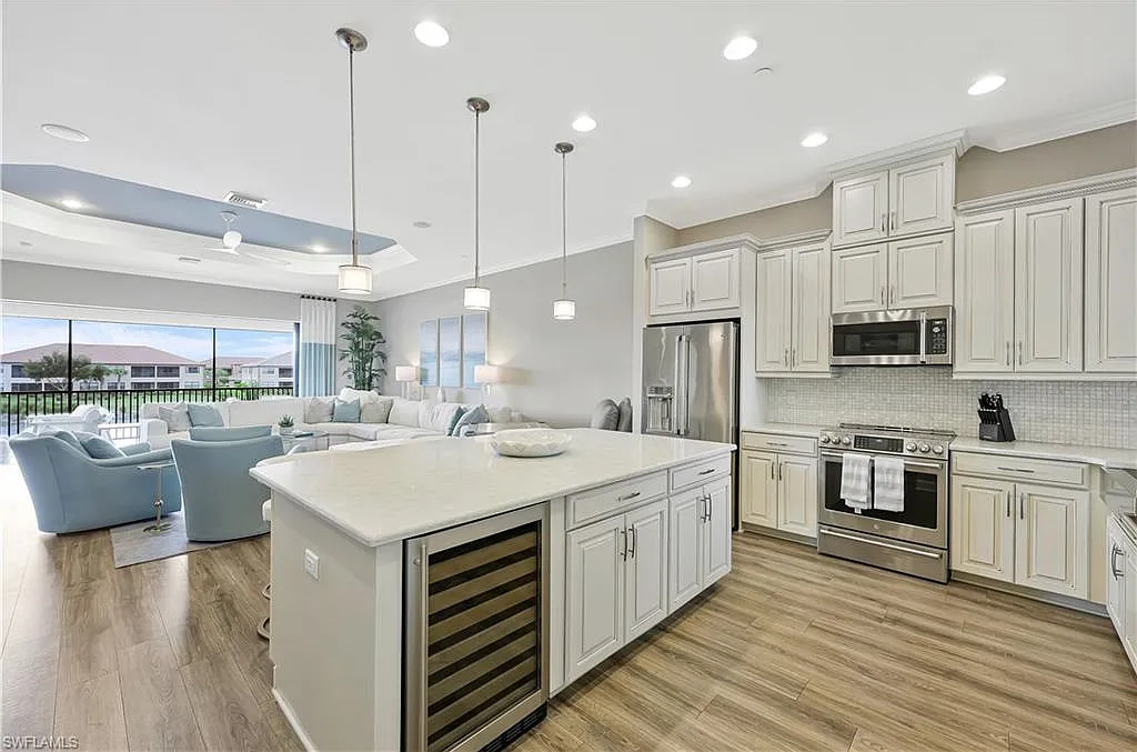 3 bed, 2.5 bath, 2343 sqft, $12,000 — Photo 4