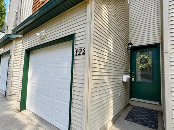 122 S Bridlewood Ln SW, Calgary, AB T2Y 3X8