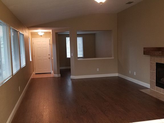 2nd image of 1872 Stonecrest Dr