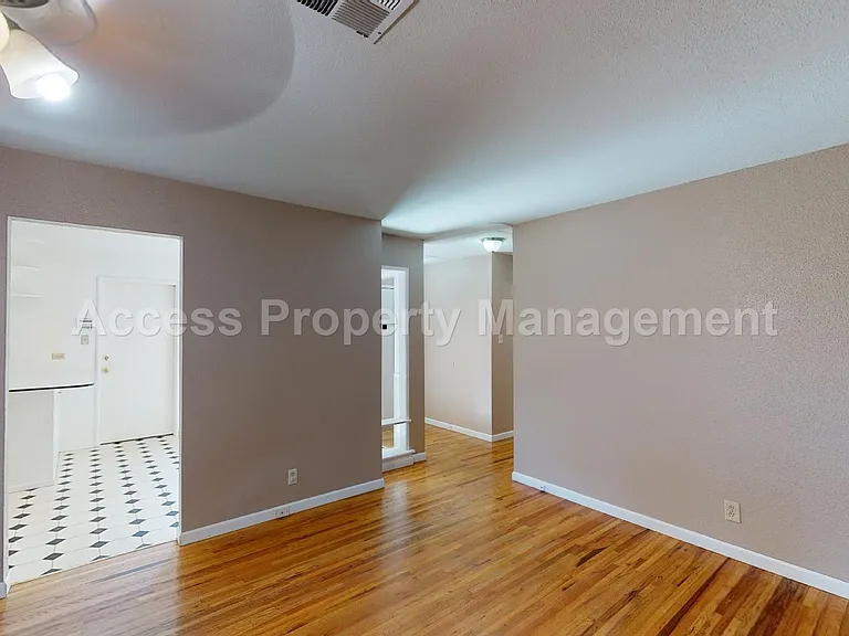 1002 Phelps Ave — Photo 12