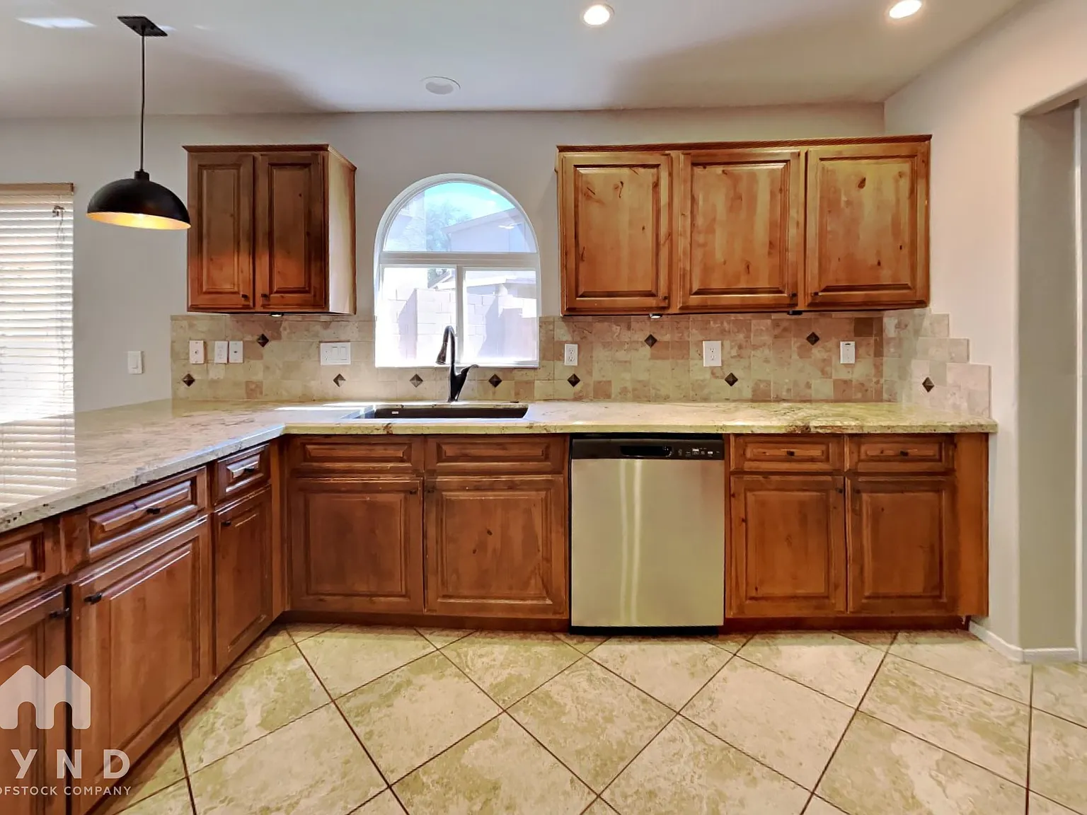 3 bed, 2.5 bath, 1656 sqft, $2,800 — Photo 3