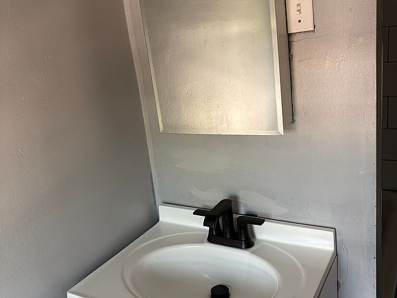 4th image of 141 Washington Ave APT 4