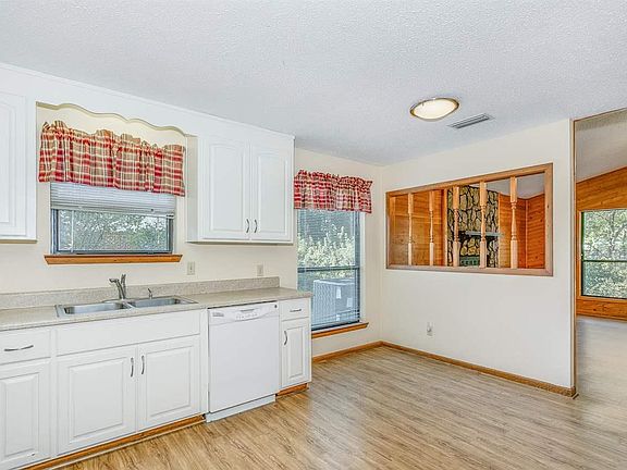 3rd image of 5852 Hermitage Cir