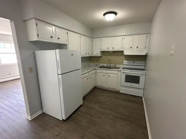 4200 Knob Hill Drive, 4200 Knob Hill Dr #8, Des Moines, IA 50317