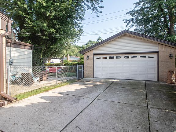 4th image of 6333 Canterbury Ct