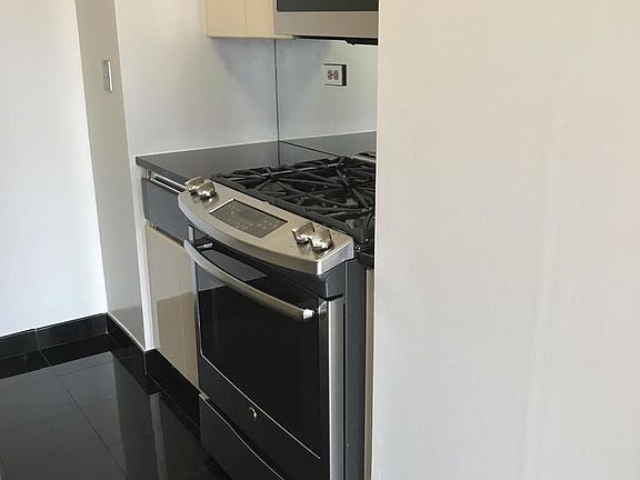 4th image of 525 E 72nd St APT 7A