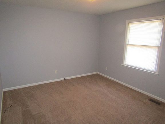 5th image of 514 E Washington Ave