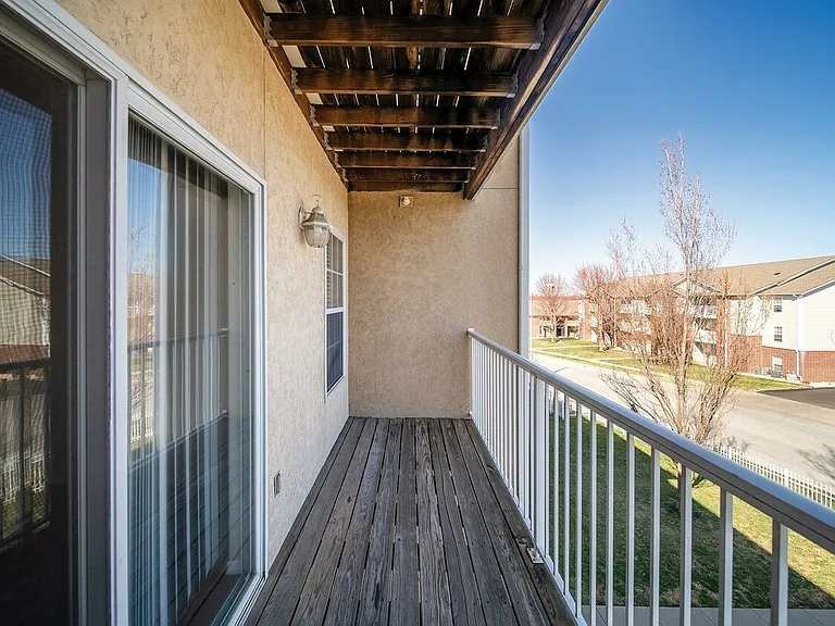 Sandstone Heights Apartments — Photo 26