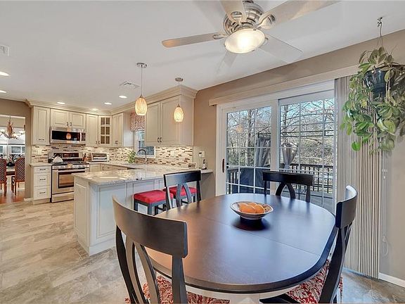 5th image of 54 Woodhaven Dr
