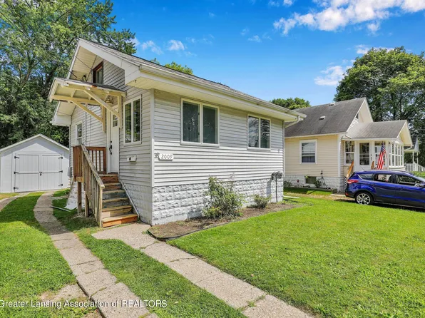 2009 Roberts Ln, Lansing, MI 48910