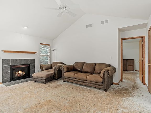 3rd image of 4340 Fox Hills Dr