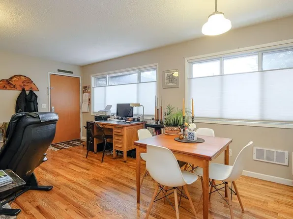 2038 NE Hancock St, Portland, OR 97212