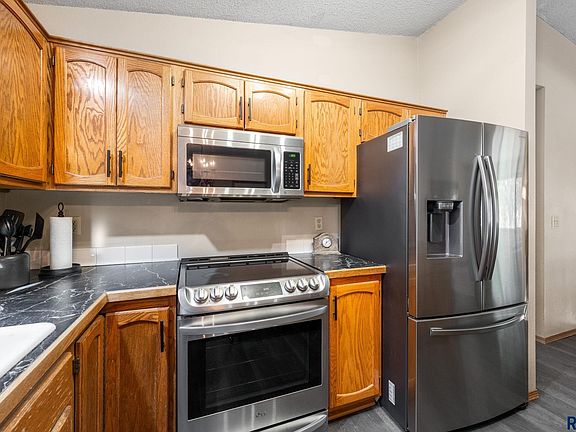 3rd image of 104 W Birchwood Dr