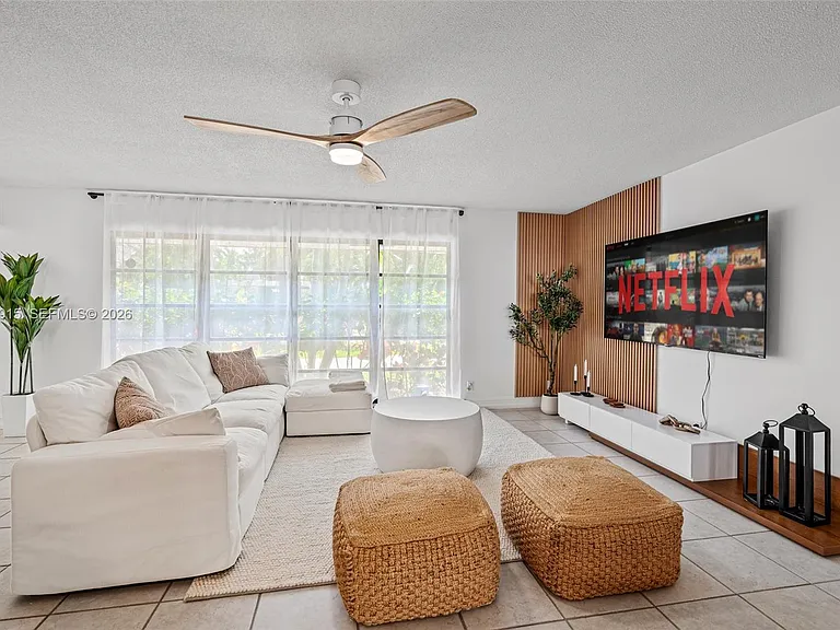 8101 W Lake Dr — Photo 4