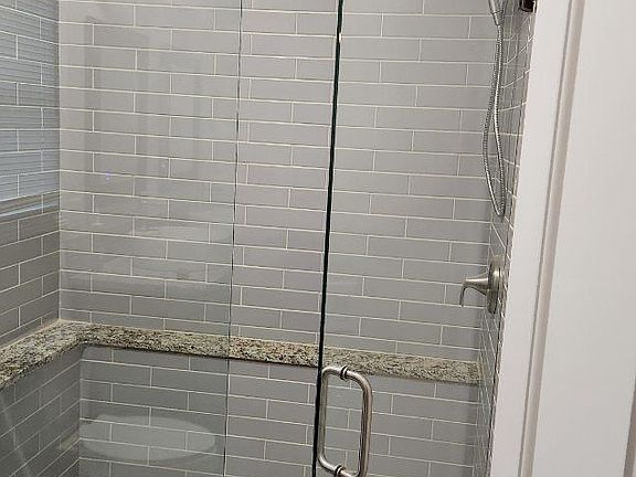 5th image of 110 Andrews Ave N