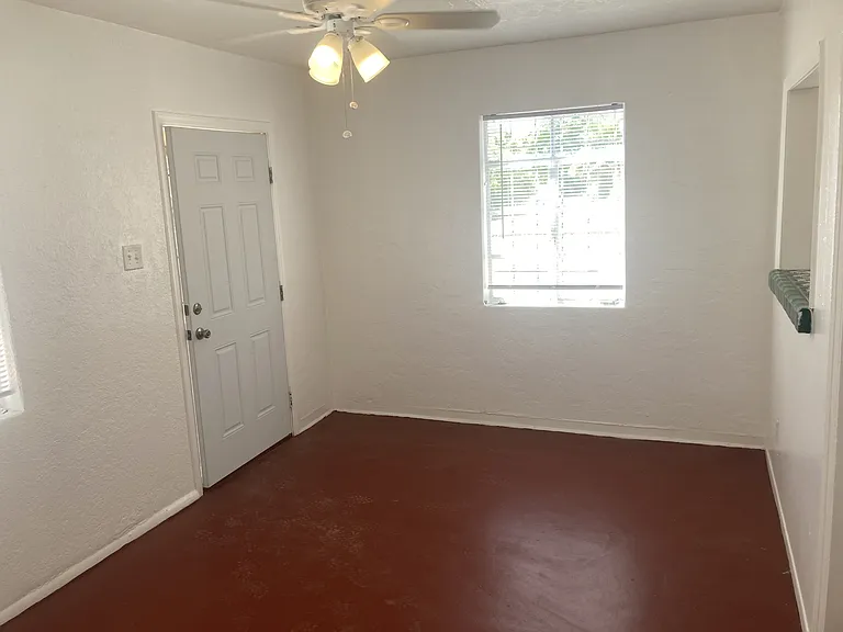 1039 E Spring St #3 — Photo 8