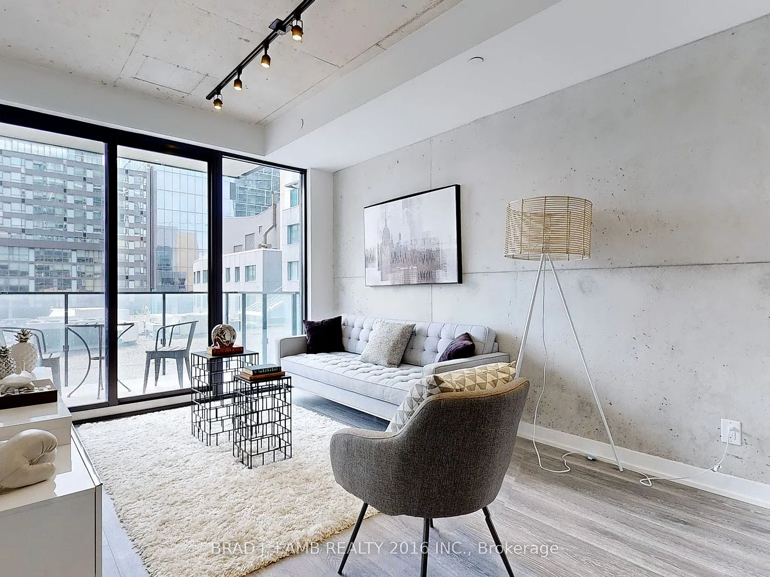 East 55 — Photo 2