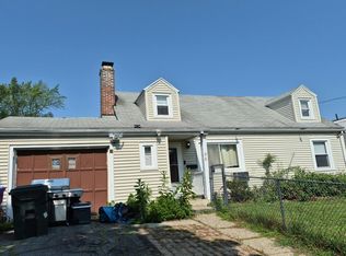 90 Bessemer St, Springfield, MA 01104