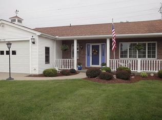 2172 Lancelot Dr, Niagara Falls, NY 14304