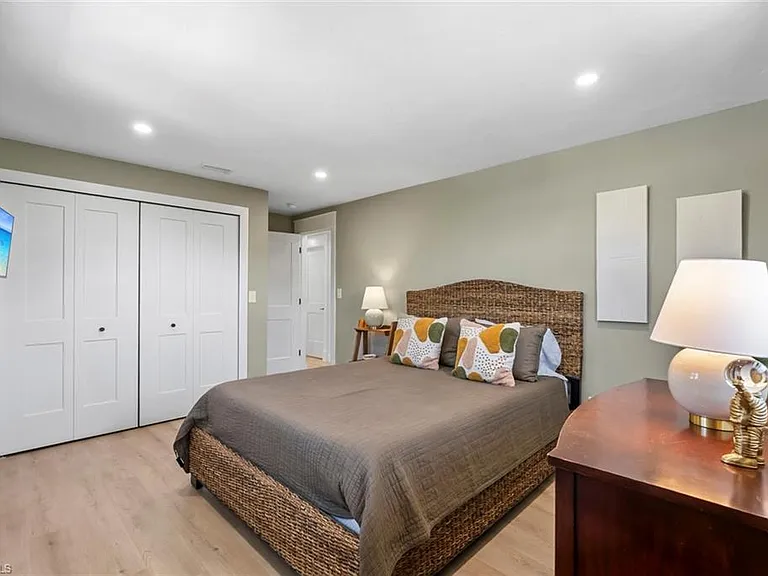 4222 Crayton Rd — Photo 34