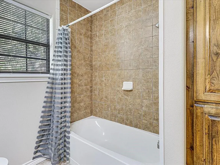 2111 E Lott Ave — Photo 43