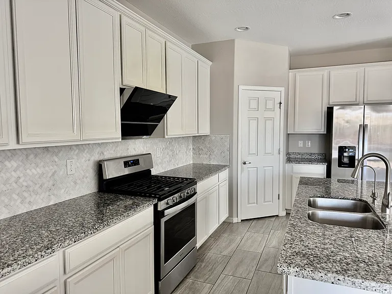 5313 W Leodra Ln — Photo 6