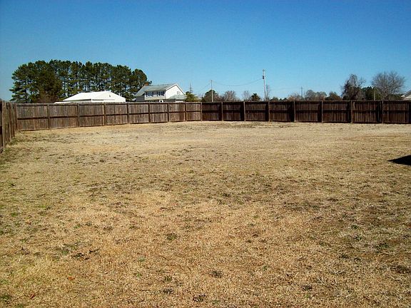backyard - completely fenced