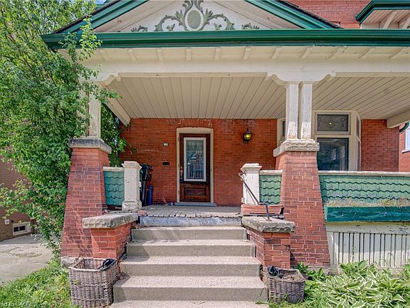 4th image of 59 Irvin St