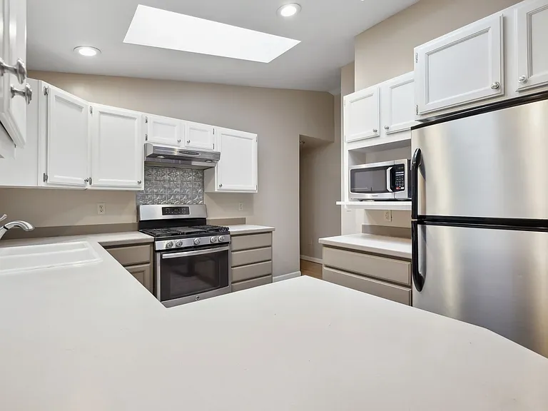 1012 Irving St SW — Photo 14