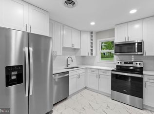 1900 Warren Dr, Woodbridge, VA 22191
