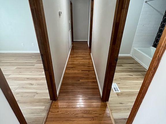 4th image of 211 Hillcrest St
