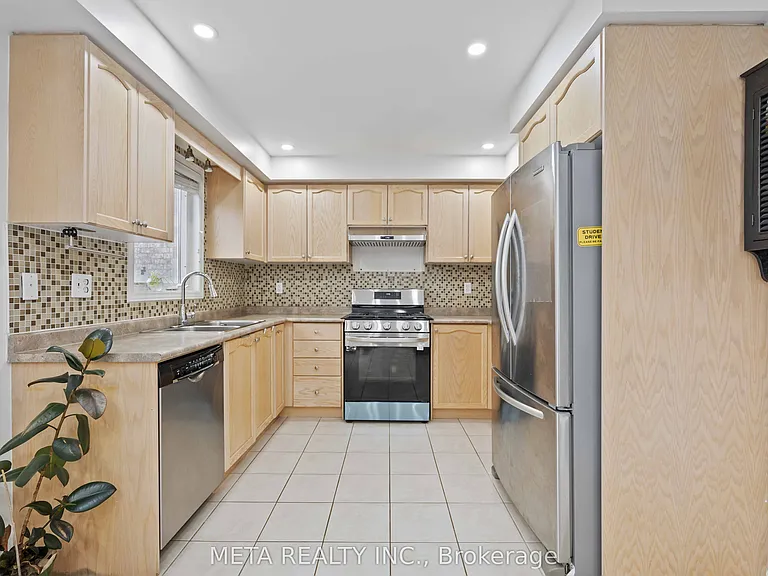 210 Cabin Trail Cres — Photo 10