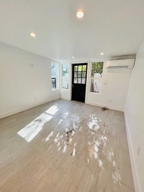 1382 Summit Avenue - 0 — Photo 3