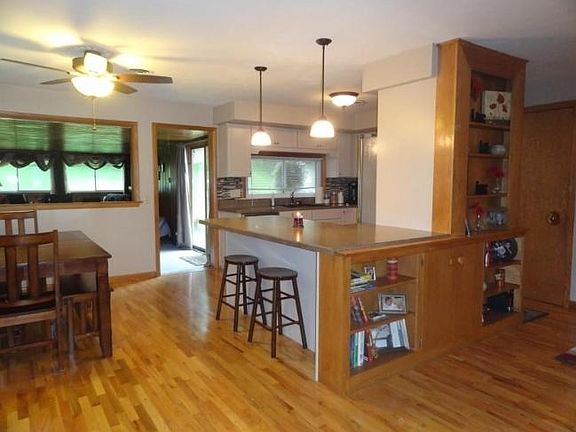 2nd image of 303 S Garfield Ave