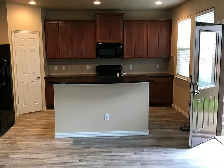4134 Florence Dr — Photo 2
