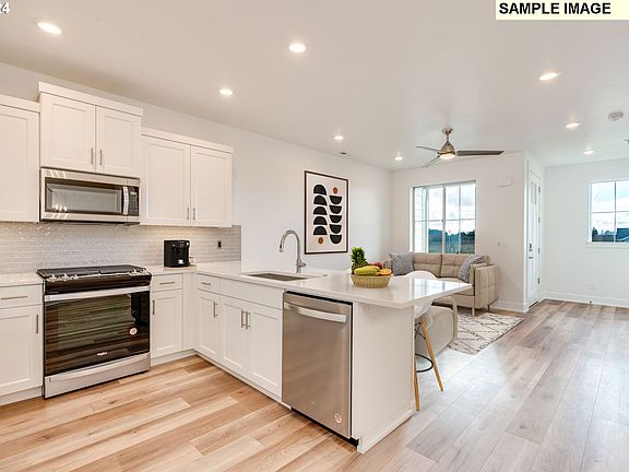 4th image of 4011 SE 67th Ave