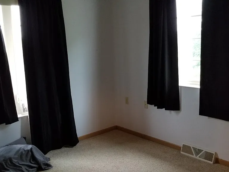 5749 Lexington St — Photo 12