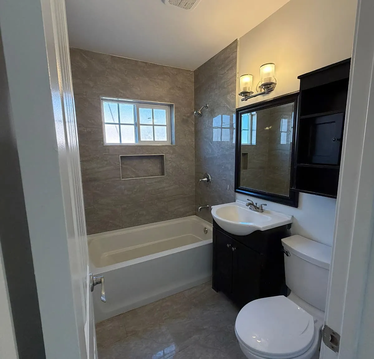 4253 1/2 Altadena Ave. - 1 — Photo 4