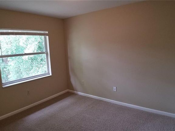4th image of 1413 E Holland Ave APT B