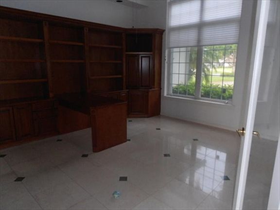 5th image of 7668 NW 50th Ct