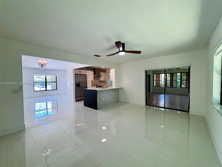 2313 SE Harrington Ave — Photo 4