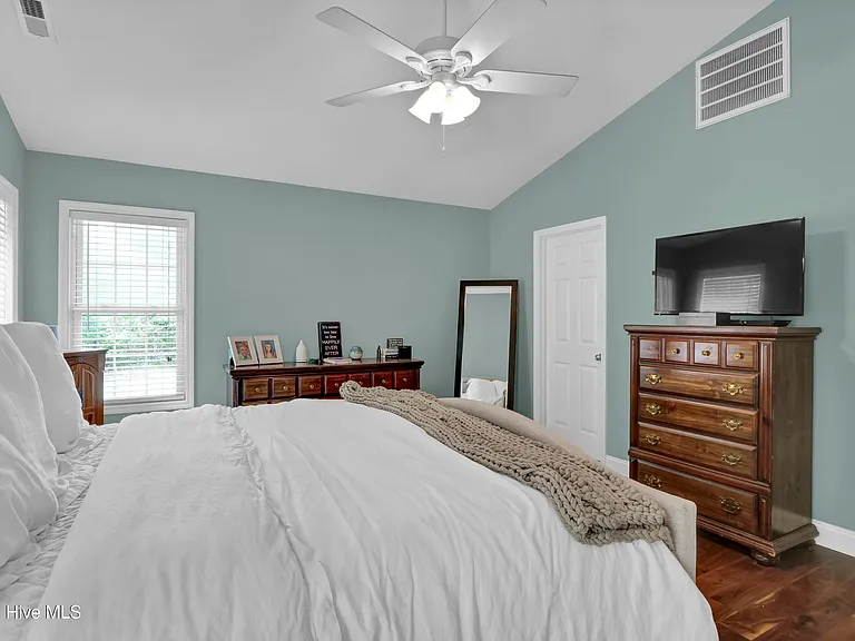 305 Lafayette St — Photo 14