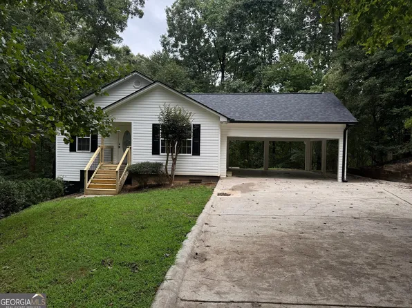 3268 Navajo Cir, Gainesville, GA 30501