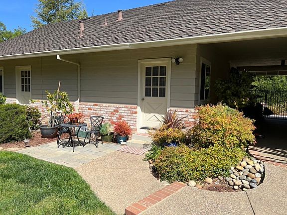 Private entrance and bistro table/patio