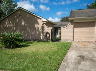 510 W Castle Harbour Dr, Friendswood, TX 77546