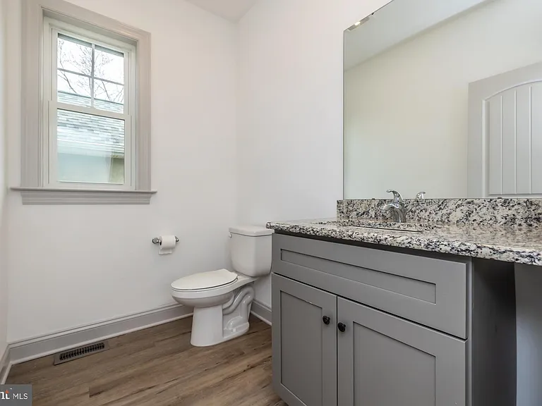 411 James St — Photo 31